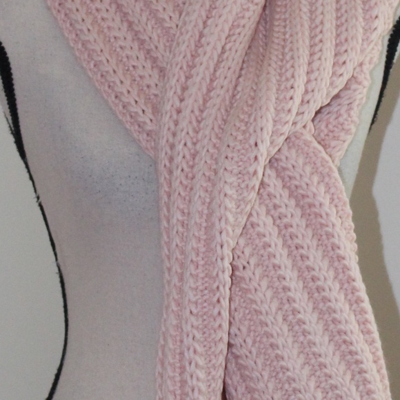 Jaanuu, light Pink cable knit  pom pom beanie and keyhole scarf - Picture 3 of 5